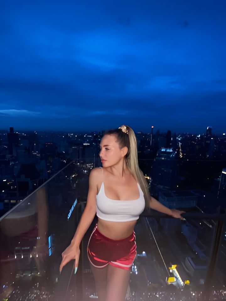 Лаура привлекальеная девушка из Гагарина цена от 3000 руб