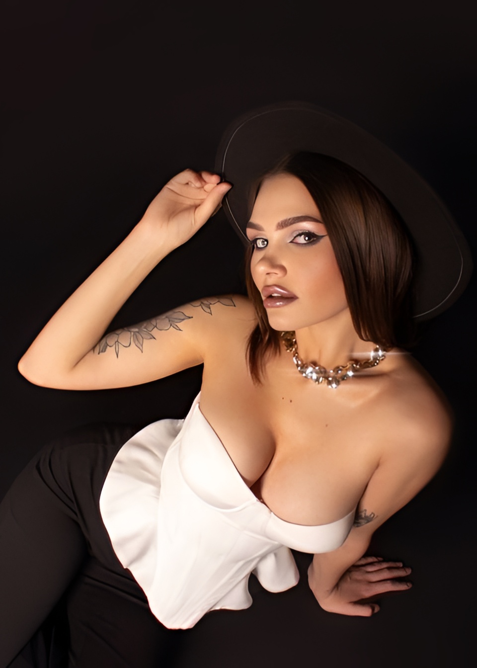 Яна привлекательная девушка из Гагарина цена от 6000 руб