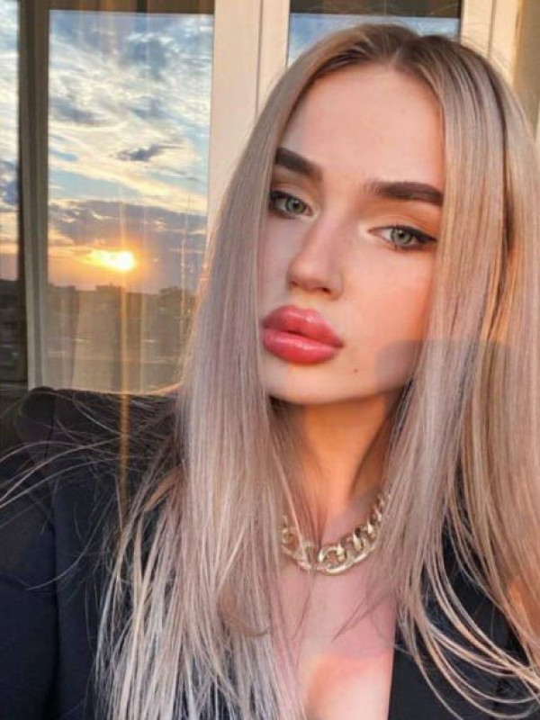 Эмилия привлекательная девушка из Гагарина цена от 4000 руб